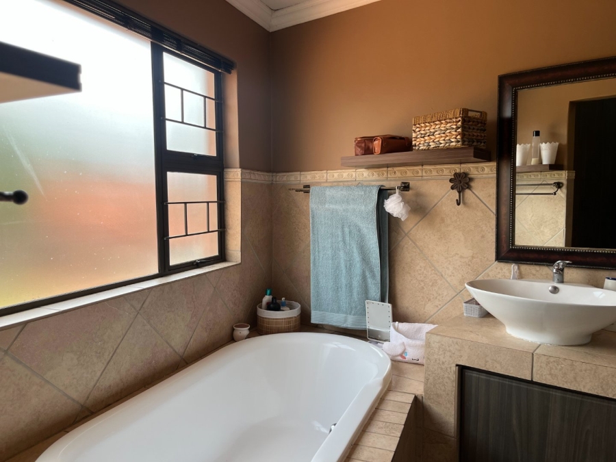 To Let 4 Bedroom Property for Rent in Melodie North West